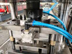 0.8-2 मिमी मोटाई गैल्वेनाइज्ड स्टील सीढ़ी केबल ट्रे सर्वो पंचिंग मशीन रोल बनाने मशीन रोल बनाने मशीन - Product Image 5