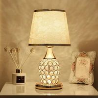 Lampe de table de style européen moderne de luxe, corps en fer doré, lumière LED blanc chaud, pour intérieur, maison, idées de cadeaux de mariage personnalisés
