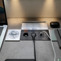 Multiprise coulissante en alliage d'aluminium avec 2 ports USB-A et 2 prises européennes, indice de protection IP44, pour utilisation sur table