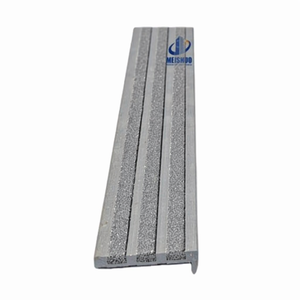 Protections d'escalier antidérapantes jaunes, marches d'escalier modernes en aluminium, bordures blanches avec bandes de <span class=keywords><strong>carborundum</strong></span> pour la sécurité des escaliers d'hôtel - Product Image 5