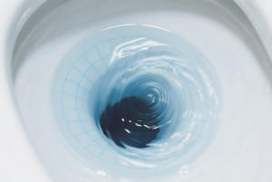 Ensemble de toilettes modernes en céramique blanche monobloc à double chasse, à poser au <span class=keywords><strong>sol</strong></span>, pour salle de bain, lavabo, hôtel ou villa - Product Image 2