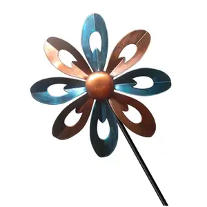Molino de viento giratorio Artesanía de metal Patio Flor Adornos de flores Spinners de viento de metal Patio Molino de viento Girasoles
