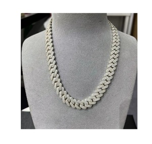 Collar de Cadena Cubana de 12 mm con Colgante de Corazón de Plata de Ley Chapada en Oro de 22k y Moissanita VVS de Alta Calidad en Oferta - Product Image 1