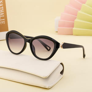 Lunettes de soleil œil de chat de style européen et américain pour femmes, protection UV400, classe 2, monture noire, verres PC FY-99230 - Product Image 1