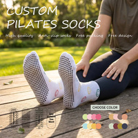Chaussettes de Pilates antidérapantes en coton doux personnalisées pour hommes et femmes avec semelle antidérapante en silicone pouvant servir de logo