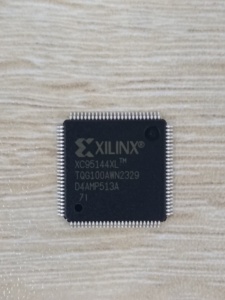 Chip Lógico CPLD XC95144XL-TQG100A, Circuito Integrado Programable de Montaje Superficial TQFP100 - Product Image 1