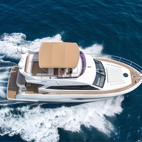 Yacht de luxe de 15 m pour la famille, 3 cabines, 2 sanitaires, design flybridge, pont en teck, espace de bain de soleil à l'arrière, système KTV, 12 passagers, fabrication en usine