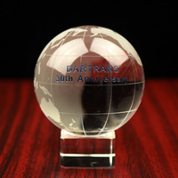 Boule de cristal en acrylique avec carte du monde gravé, globe en cristal de la carte du monde