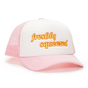 Casquettes de camionneur personnalisées à 5 panneaux en mousse avec logo brodé rose, dos en maille - Product Image 3