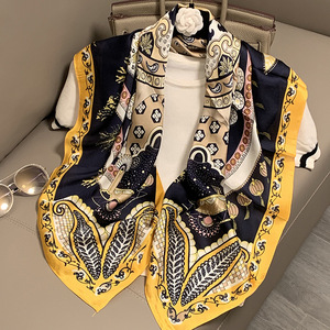 وشاح نسائي جديد كبير مربع الشكل 90 سم بخطوط سوداء وبيضاء، مناسب لجميع المواسم، مصنوع من البوليستر الرقمي للصيف - Product Image 3