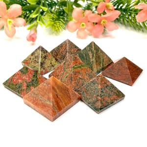 Pyramide en pierre naturelle sculptée à la main pour la décoration intérieure et le Feng Shui, vente en gros - Product Image 5