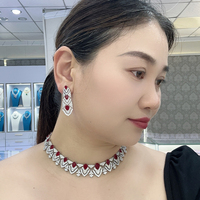 Collier ras-du-cou plaqué or anti-oxydation de haute qualité, design élégant, avec chaîne pour robe de soirée ornée de pierres précieuses rouges et blanches, nouveauté pour femme, best-seller