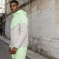 Veste réactive à l'eau pour homme avec logo personnalisé et veste imperméable légère et confortable pour la randonnée, la course à pied et le cyclisme