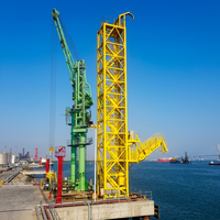 Échelle d'accès marine antidéflagrante avec colonne hydraulique de support pour bras de chargement/déchargement pour terminaux GNL, GPL et pétrole