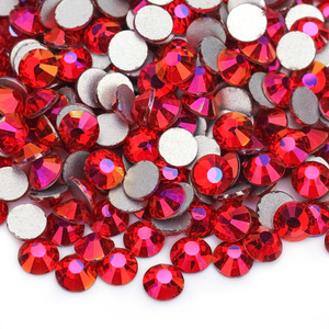 Strass en verre rouges et dorés à fond plat en gros, pour la décoration de coques de téléphone, bijoux et accessoires de nail art, ronds - Product Image 3