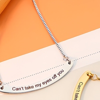 Collar Personalizado de Acero Inoxidable Antideslustre con Colgante Curvo Grabado con Letra y Sonrisa, con Cadena Cubana