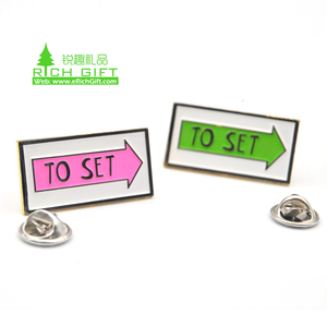 Personalizza placcatura in argento logo personalizzato iniziale targhetta con nome personalizzato spilla smaltata targhetta con nome distintivo spilla per abito - Product Image 3