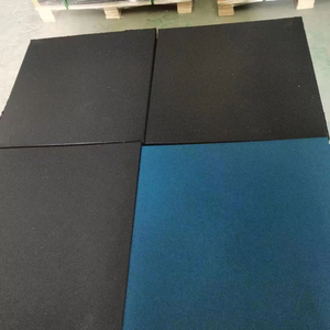 Carreaux en caoutchouc antidérapants pour revêtement de sol 100% tapis de gymnastique recyclés avec options de couleur personnalisées - Product Image 1