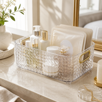Panier de rangement transparent haut de gamme avec poignées dorées et design empilable pour maquillage, cosmétiques et articles de toilette