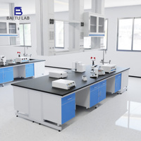 Banc de laboratoire humide sur mesure avec armoire en bois, système de mobilier de laboratoire avec comptoirs en résine époxy pour salle de classe scientifique