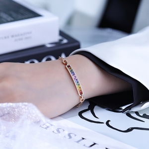 Pulseras de lujo personalizadas de alta calidad en oro sólido de 18K con zafiros de corte princesa coloridos y cadena de eslabones para regalo de cumpleaños. - Product Image 2