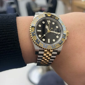 Montre automatique mécanique de plongée de luxe en fibre de carbone 42 mm avec logo personnalisé, bracelet en caoutchouc, cadran en verre, résistance à l'eau 3 ATM - Product Image 1