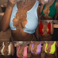 सेक्सी Clubwear महिलाओं समायोज्य फीता खोखले बाहर लाल काले सफेद धातु की चेन बिना आस्तीन फसल शीर्ष टैंक अंगिया टीस सबसे ऊपर है