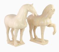 Grande statue de cheval en céramique émaillée tricolore de la dynastie Tang pour la décoration de la maison