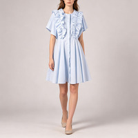 Robe Courte Décontractée Femme Bleu Clair à Col Rond, Manches Courtes Volantées, Volants Décoratifs sur le Devant, Boutonnée, Coupe Trapèze Évasée