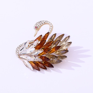 Nouvelle Broche Cygne en Cristal Noir Exquise pour Femme, Style Européen et Américain Tendance, Nouvelle Broche Élégante pour une allure raffinée - Product Image 3