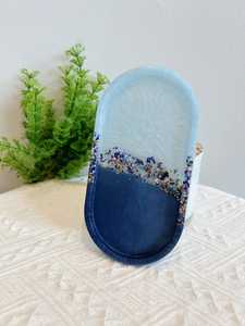 Bandeja de Resina con Elegante Diseño Artesanal, Acabado Duradero y Superficie Lisa, Perfecta para Servir Aperitivos y Bebidas - Product Image 4