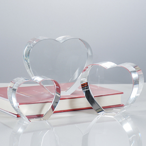 Cubo de corazón de cristal transparente blanco K9, logotipo tallado personalizable y patrones para Navidad, grabado con temática de amor en el exterior - Product Image 5