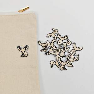 Etiquetas y Parches Bordados Personalizados de Alta Calidad, Ecológicos, de Algodón, para Ropa - Product Image 1