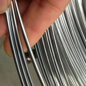 Bobine de fil d'acier au carbone galvanisé de haute qualité, très demandée pour la fabrication de treillis métallique, le découpage et le pliage. - Product Image 3