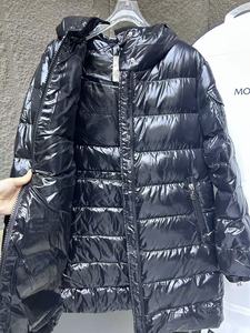 Áo khoác Nam Mùa Đông mới xuống monclerring là một chiếc áo khoác dài thoải mái, ấm áp và mịn màng cho cả nam và nữ - Product Image 2