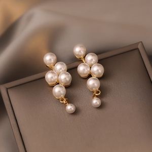 Elegantes pendientes largos de perlas <span class=keywords><strong>blancas</strong></span> pendientes redondos de borla de perlas para mujer <span class=keywords><strong>2021</strong></span> - Product Image 4