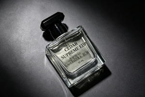 Kourtisanes <span class=keywords><strong>Parfum</strong></span> Unisexe Floral Boisé Cèdre Super EDP Spray Personnalisé Marque Privée Longue Durée - Product Image 4