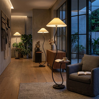 Lampe sur pied décorative plissée avec table d'appoint, lampadaire à support métallique ondulé pour la maison, le bureau et l'hôtel