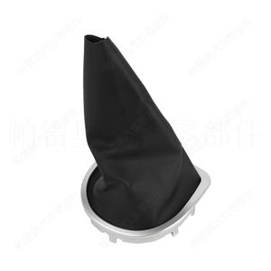 Cache-poussière de levier de vitesse Renault Clio III 2005-2012 en cuir noir avec base en aluminium, pièce de rechange CLH71108319 - Product Image 1