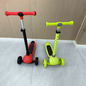 <span class=keywords><strong>Trottinette</strong></span> <span class=keywords><strong>3</strong></span>-en-1 pour enfants de 2 à 6 ans, <span class=keywords><strong>micro</strong></span> <span class=keywords><strong>trottinette</strong></span> pliable à <span class=keywords><strong>3</strong></span> <span class=keywords><strong>roues</strong></span>, glissade clignotante, planche de maintien moderne pour garçons et filles en extérieur - Product Image 6