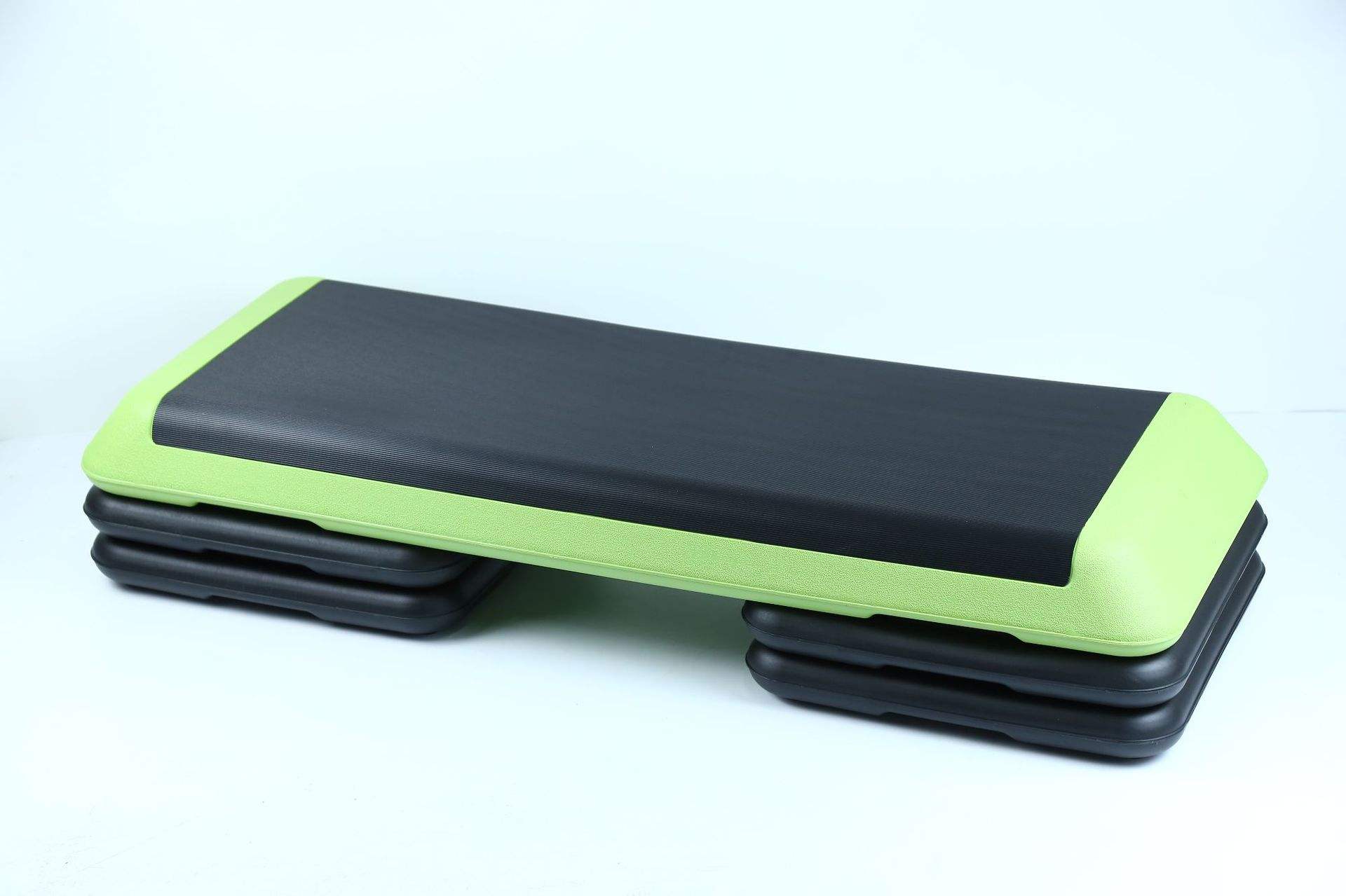 ผลไม้สีเขียว-ดำ