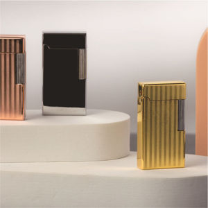 Briquet électronique classique à sonore clac, coupe-vent et rechargeable, cadeau idéal pour homme avec finition métallique élégante - Product Image 3
