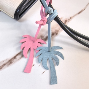 Porte-clés en cuir PU gaufré avec motifs de cocotiers et de palmiers, plusieurs couleurs, cadeau promotionnel de voyage pour le Ramadan - Product Image 5