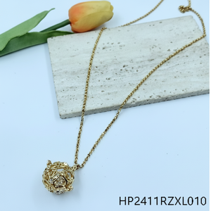 Collana a catena alla moda in titanio placcata in oro a forma di farfalla elegante da indossare quotidianamente gioielli da festa con perla di diamante principale - Product Image 1