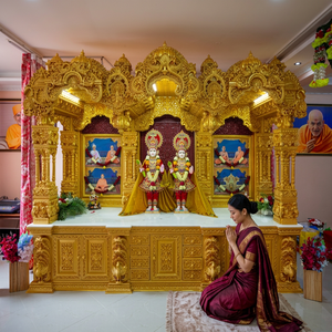 Gran Templo de Madera de Teca Dorada para Devotos de Krishna, Tamaño Personalizado, Calidad Premium, Mueble para el Hogar en Tono Dorado - Product Image 1