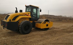 Rodillo Compactador Vibratorio de Un Solo Tambor y Doble Tracción Totalmente Hidráulico Shantui SR22-<span class=keywords><strong>C5</strong></span> de 22 Toneladas - Product Image 2