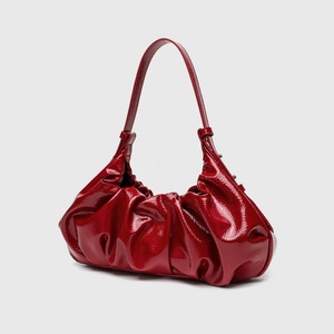 תיק כתף אופנתי חדש לסיטונאות לשנת <span class=keywords><strong>2026</strong></span>, תיק הובו עם רצועה מתכווננת, עשוי מעור PU רך לנשים - Product Image 4