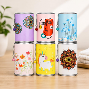 Mini Toallitas Húmedas en Latas Pequeñas, Paquete de 30 Toallitas Húmedas en Envase Ecológico para el Hogar - Product Image 4