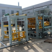 Machine à fabriquer des pavés en béton QT4-15