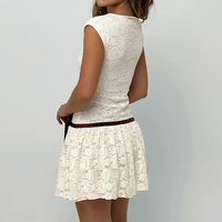 Robe courte plissée sans manches en dentelle ivoire, style chic romantique, vente en gros personnalisée Wisrise Fashion